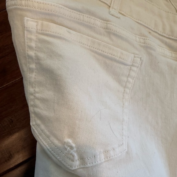 Torrid White Distressed Boyfriend Jeans size 24 - Picture 6 of 6